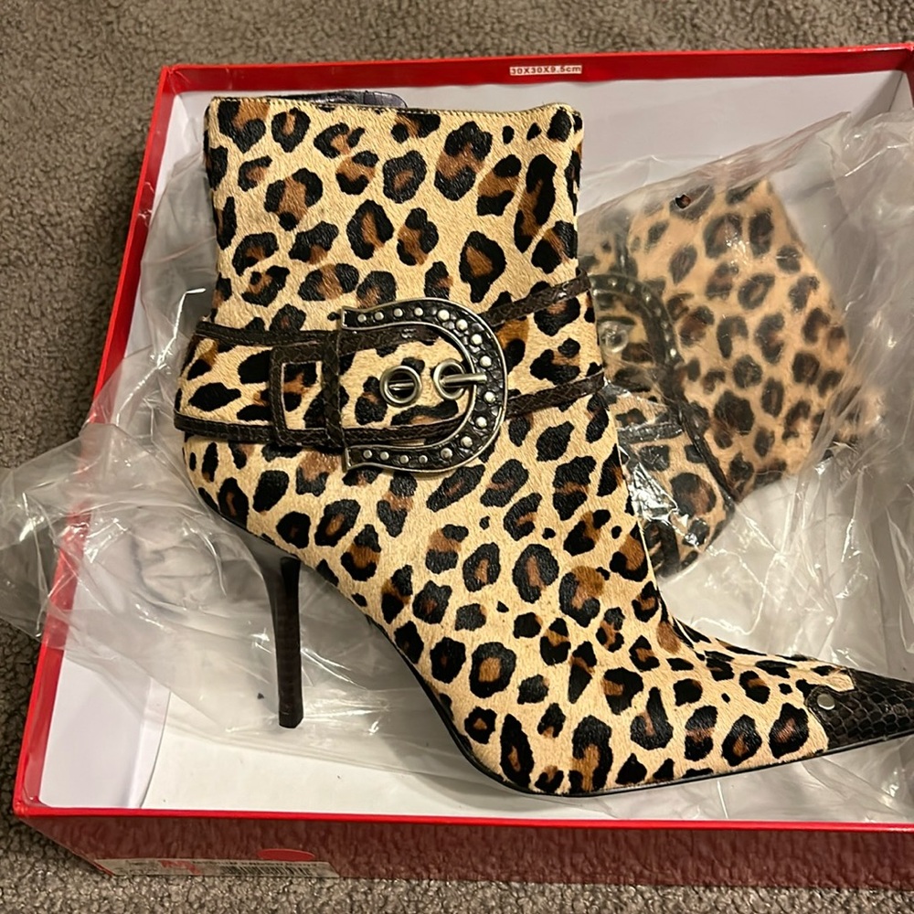Guess vintage women’s pony hair boots
